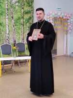 В "Знайке" прошла встреча с настоятелем Никольского храма иеромонахом Димитрием (Покоевым) В "Знайке" прошла встреча с настоятелем Никольского храма иеромонахом Димитрием (Покоевым).